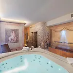Gallery 4*