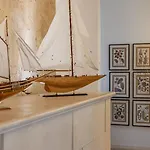 Pensión Gallery 4*