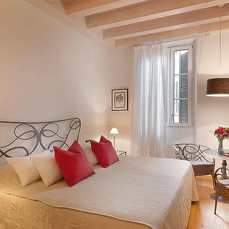 갤러리 룸 게스트하우스 4*