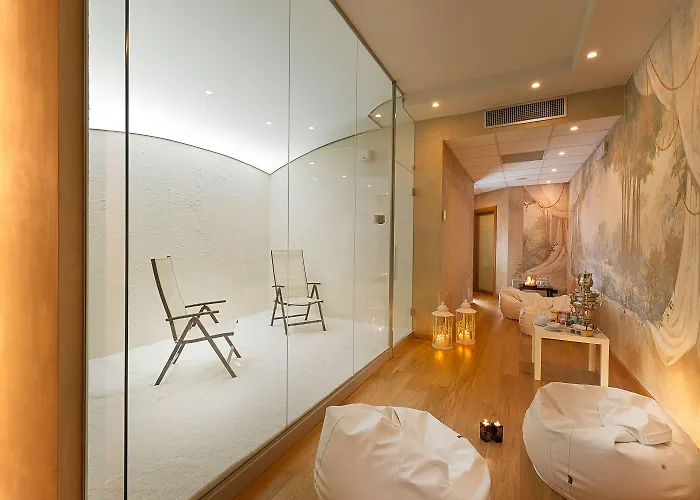 Gallery 4*