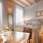 Gallery 4*