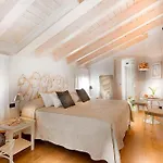 Gallery 4*